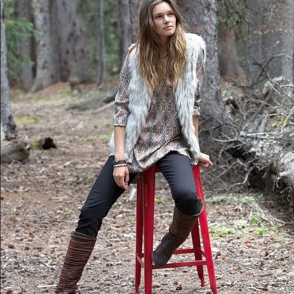 Daytrip Buckle Faux Fur Open Vest MINT Small - Picture 3 of 8